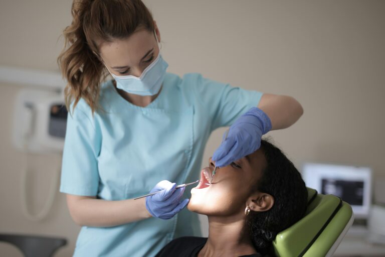 How to Choose Right Dental Implant Clinic in Brampton